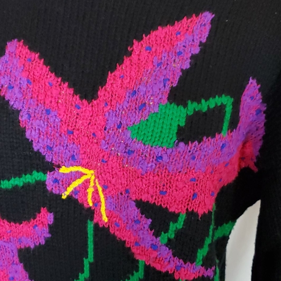 Uno & Una 90s Y2K, S, Vtg black sweater w/flower - Picture 2 of 8